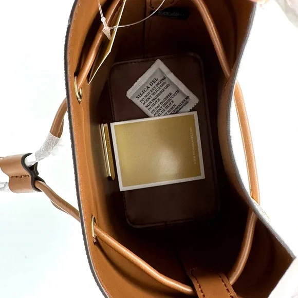 Michael Kors Suri Small Bucket Messenger Shoulder Handbag - Vanilla / Gold Tone - Picture 5 of 7